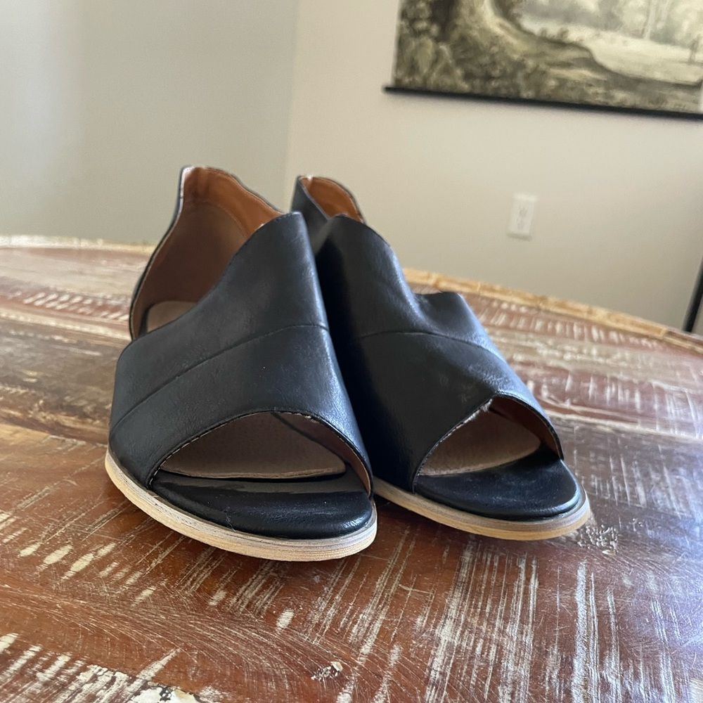 BLACK SANDALS FOR SUMMER AND FALL - Picture 3 of 6